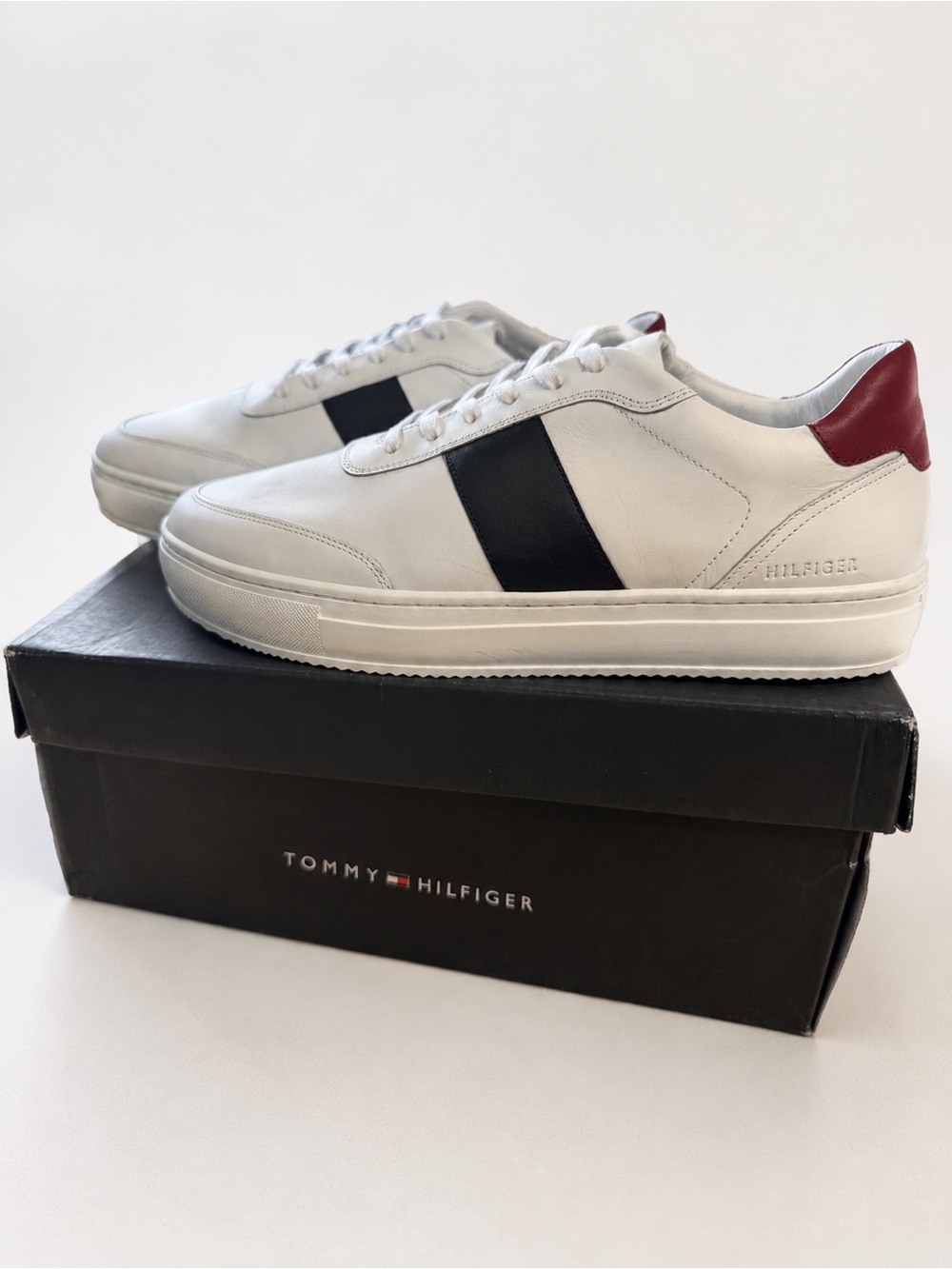 Tommy Hilfiger White Black Red Low Top Sneakers Men’s Size 12